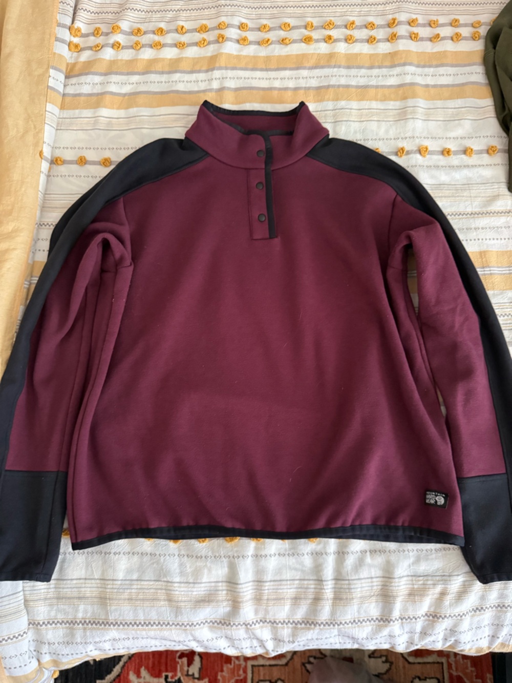 Mountain hardware burgundy and Black Long Sleeve Pullover